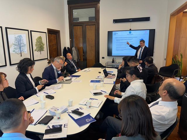 La delegazione del Vietnam ospite presso gli uffici AUBAC v